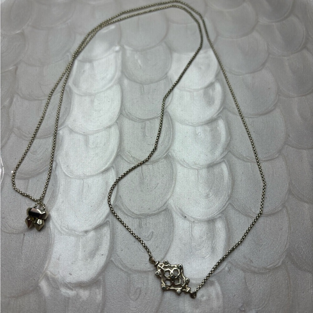 Kendra Scott Elegant Gold Necklace with Geometric Pendant